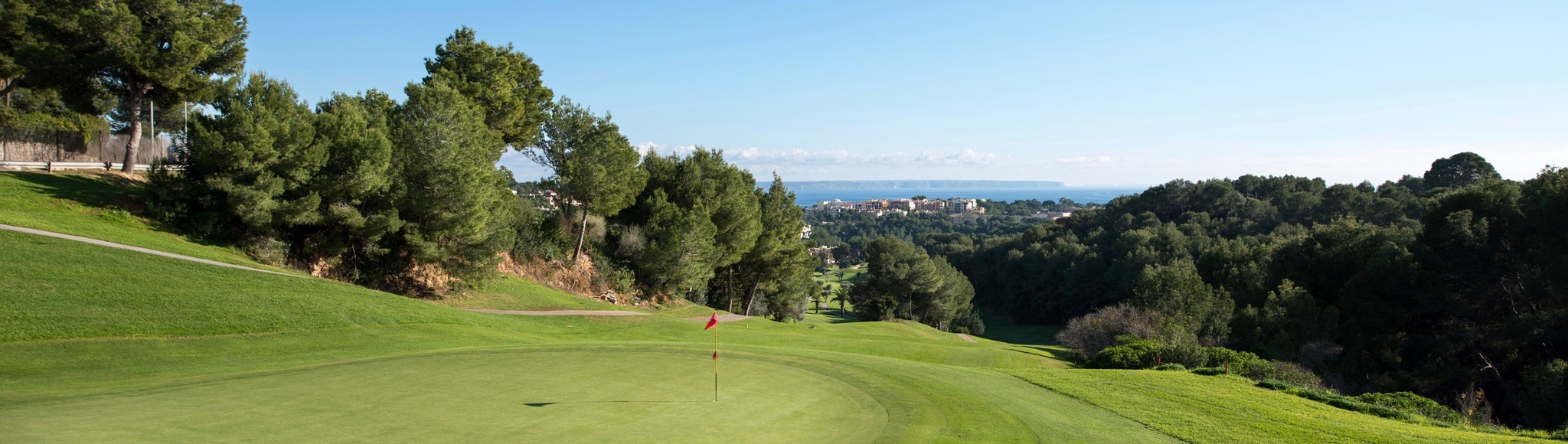Properties close to the golf court for sale